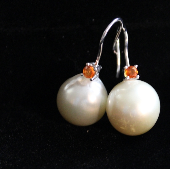 18k Pearl and Sapphire Drop Earrings - Picture 2 of 14